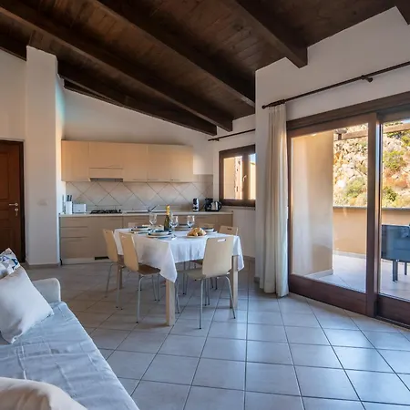 Gravina - & 3* Costa Paradiso