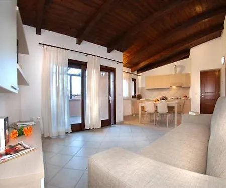 Apartahotel Gravina - *
